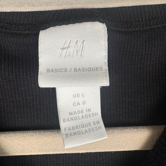 H&M Women’s Basics T-shirt Size Large Short Sleeve Black - Picture 3 of 5